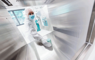 A technician handles a so-called ‘pig’, a lead-lined safety vessel containing the radiopharmaceutical vial. Credit: All rights reserved, Advanced Accelerator Applications